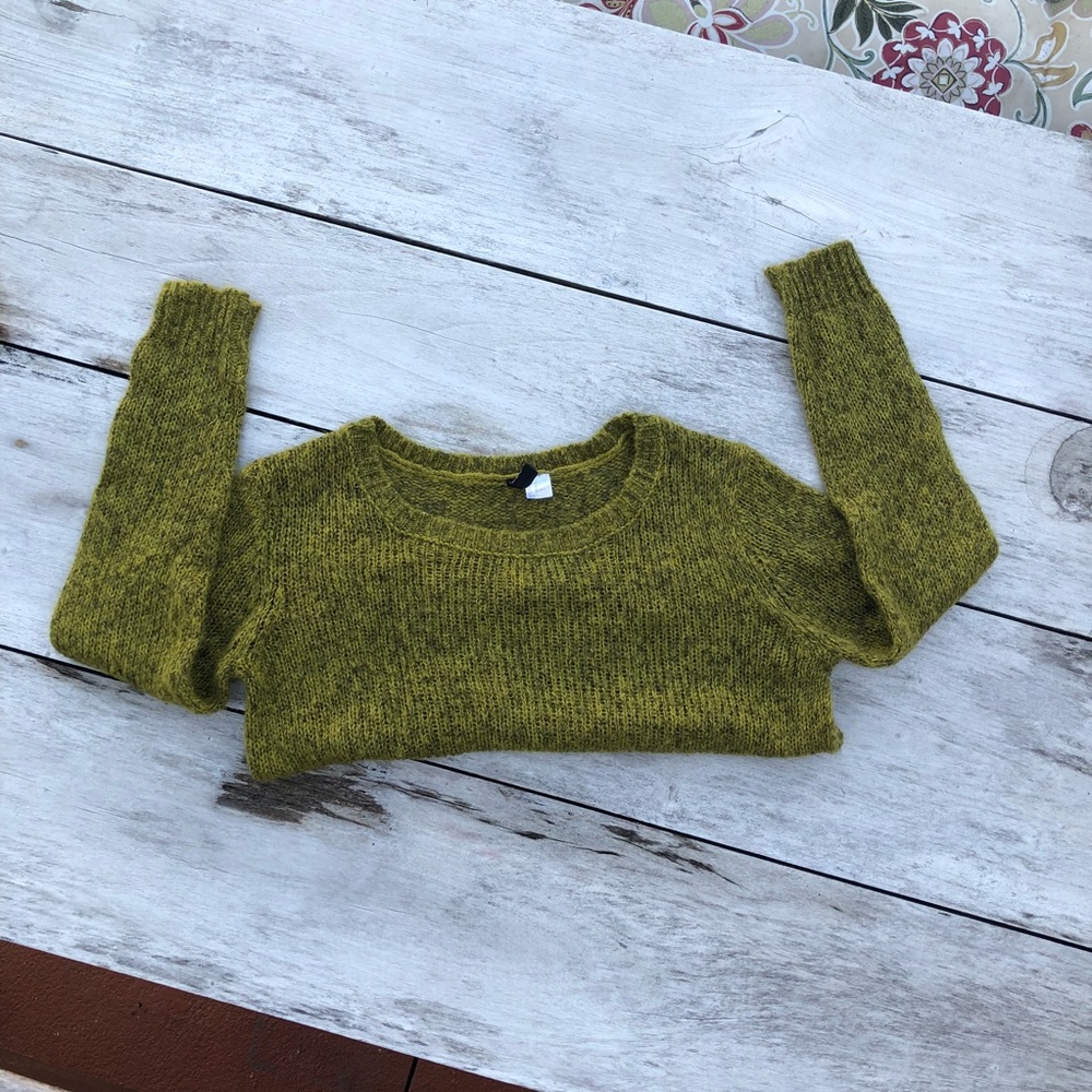 H&M FUZZY SWEATER IN GREEN SIZE XS
